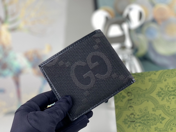 グッチ財布コピー背面デザイン